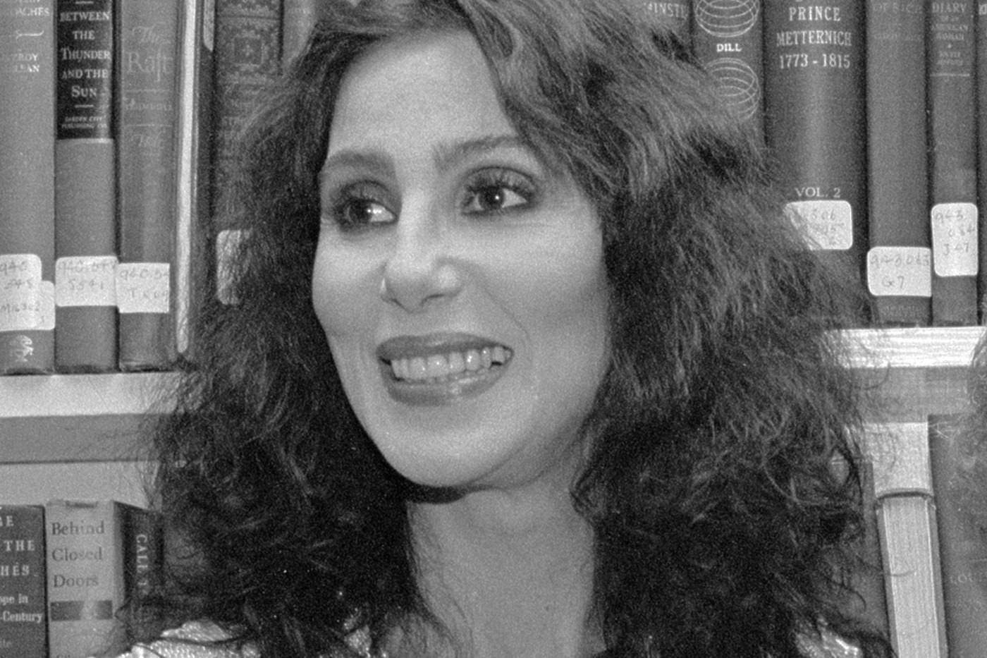 Cher і Bob Mackie: пір'я, кристали й інженерія сценічного костюма